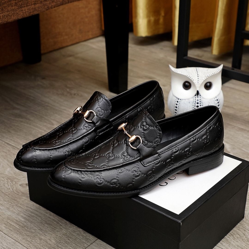 G*u*i leather shoes